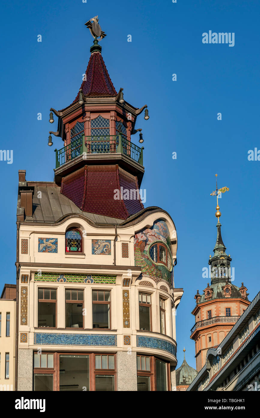 Die historische Riquet Cafe Haus Gebäude, Turm, Hintergrund Nikolaikirche Tower, Leipzig, Deutschland Stockfoto