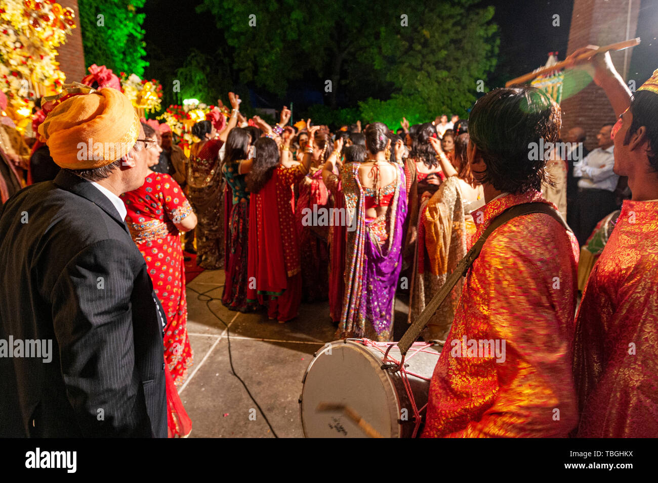 Musiker spielen in einer indischen Hochzeit Feier in Agra, Uttar Pradesh, Indien Stockfoto