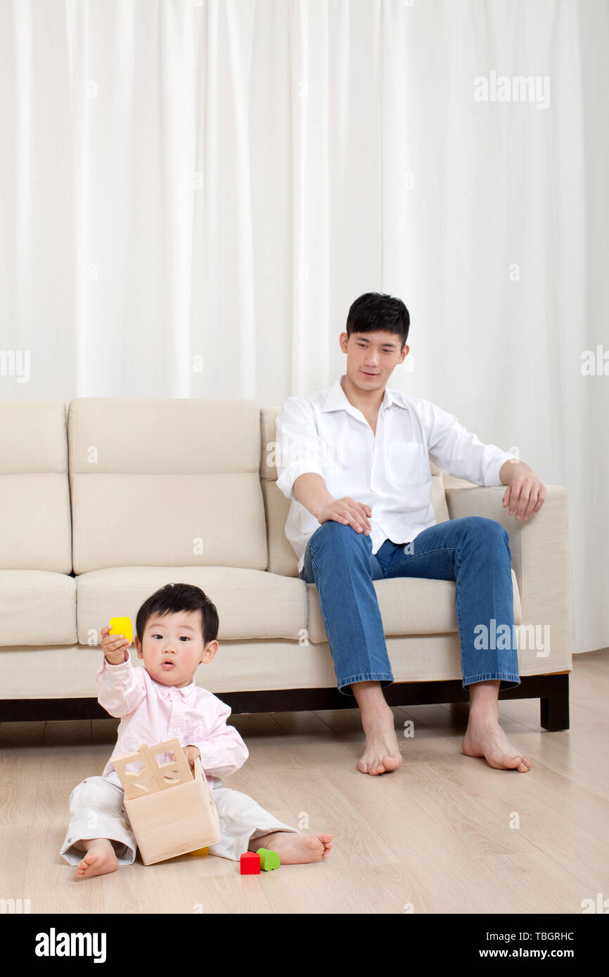 12 to 18 months Fotos und Bildmaterial in hoher Auflösung Alamy