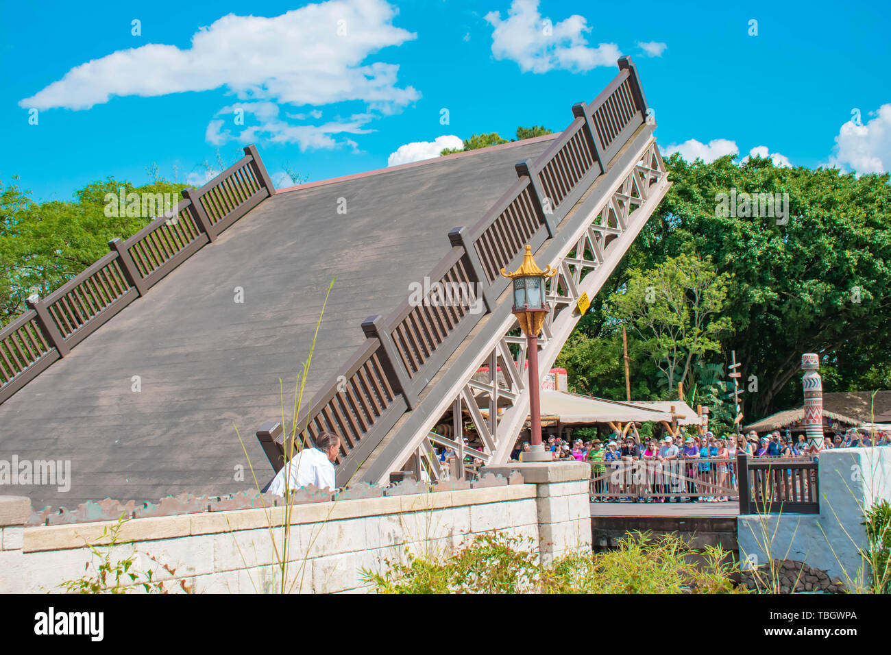 Orlando, Florida. März 27, 2019. Zugbrücke in Epcot in Walt Disney World. Stockfoto