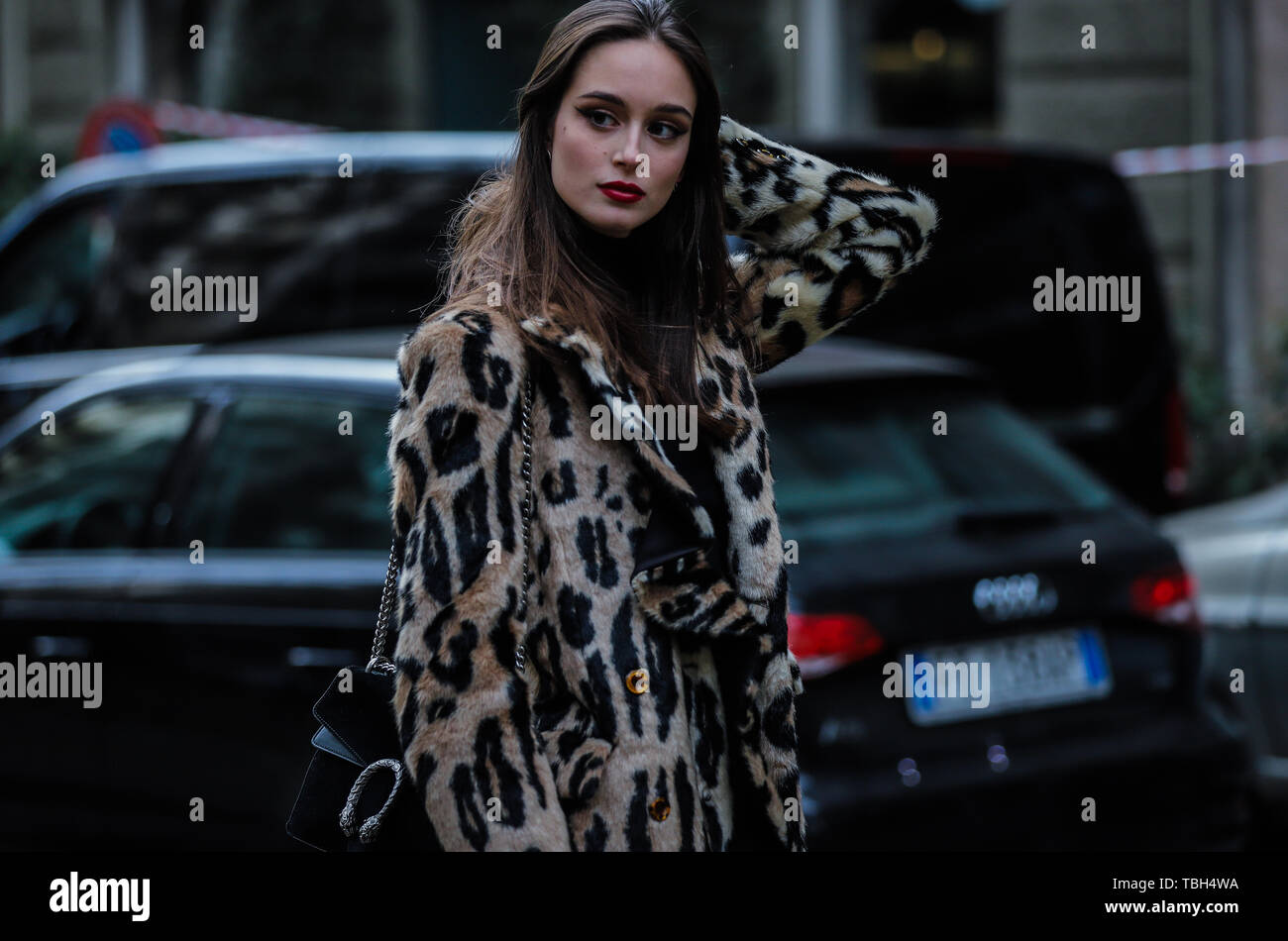 Mailand, Italien. 24 Feb, 2019. 2019: Modell Chiara Corridori auf der Straße, die im Rahmen der Mailänder Modewoche. Credit: Mauro Del Signore/Pacific Press/Alamy leben Nachrichten Stockfoto