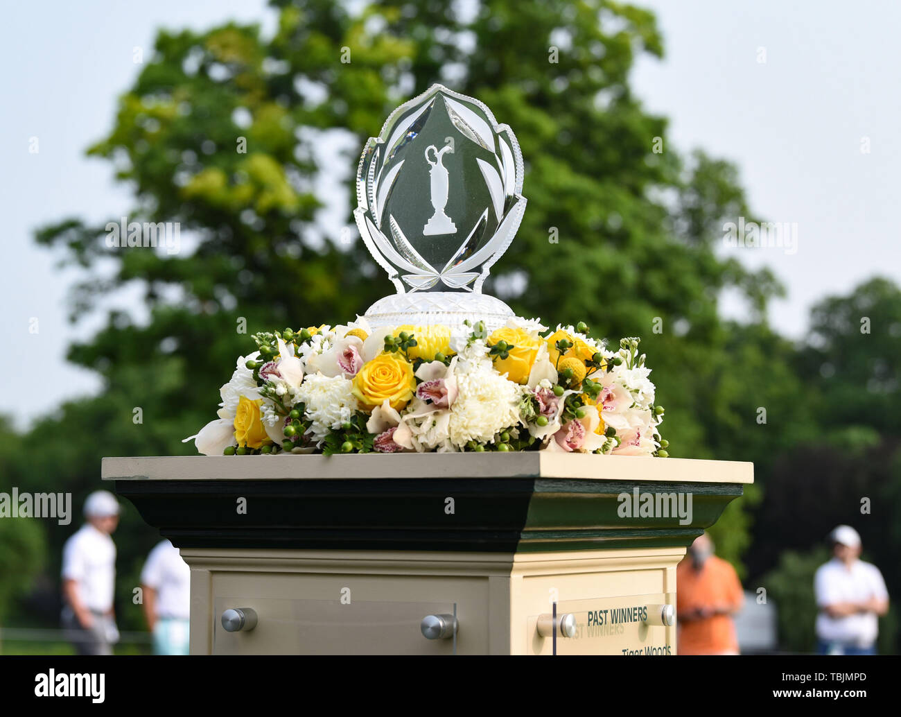 Juni 02, 2019: "Das Memorial Turnier'' Trophy am 1. Grün während der Endrunde spielen gesehen wird am Memorial Day 2019 Turnier durch Allgemein bei Muirfield Village Golf Club in Dublin, OH vorgestellt. Austyn McFadden/CSM Stockfoto