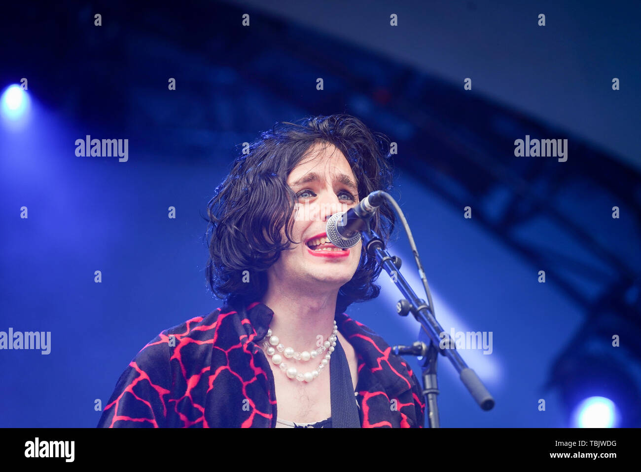 London, Großbritannien. Sonntag, den 2. Juni, 2019, Ezra Furman auf der Bühne im Victoria Park, an der alle Punkte im Osten Festival, Foto: Roger Garfield/Alamy leben Nachrichten Stockfoto