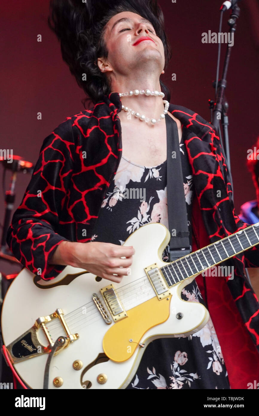 London, Großbritannien. Sonntag, den 2. Juni, 2019, Ezra Furman auf der Bühne im Victoria Park, an der alle Punkte im Osten Festival, Foto: Roger Garfield/Alamy leben Nachrichten Stockfoto