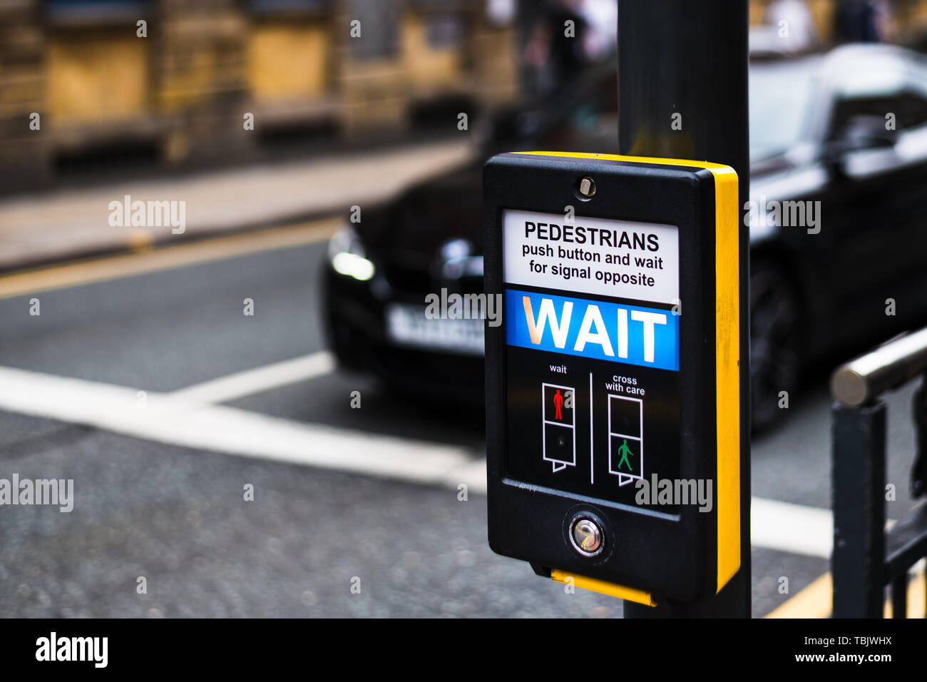 Fußgängerüberweg Schaltfläche in Leeds City Centre Stockfoto