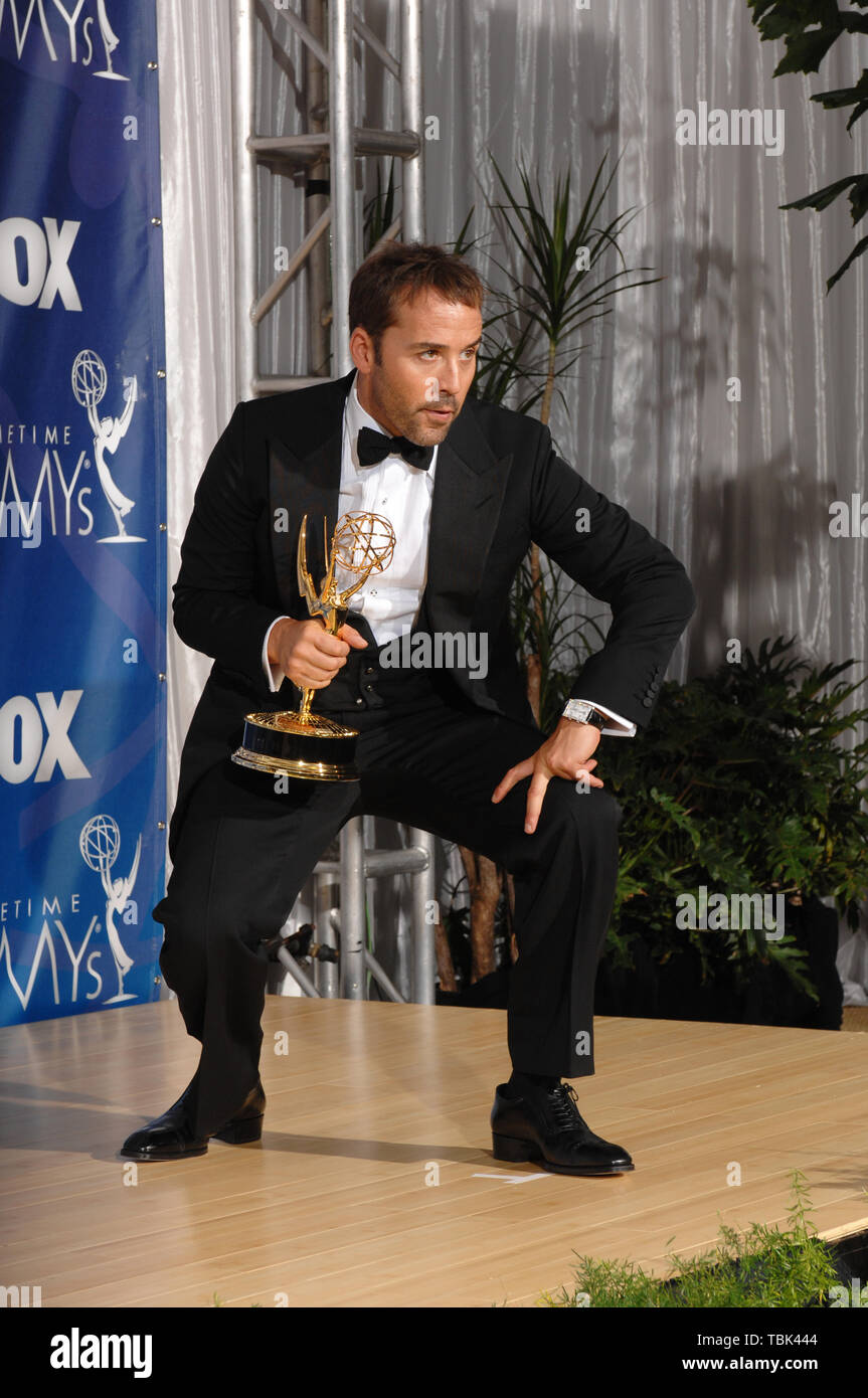 LOS ANGELES, Ca. September 17, 2007: Jeremy Piven an der 59th Primetime Emmy Awards im Shrine Auditorium. © 2007 Paul Smith/Featureflash Stockfoto