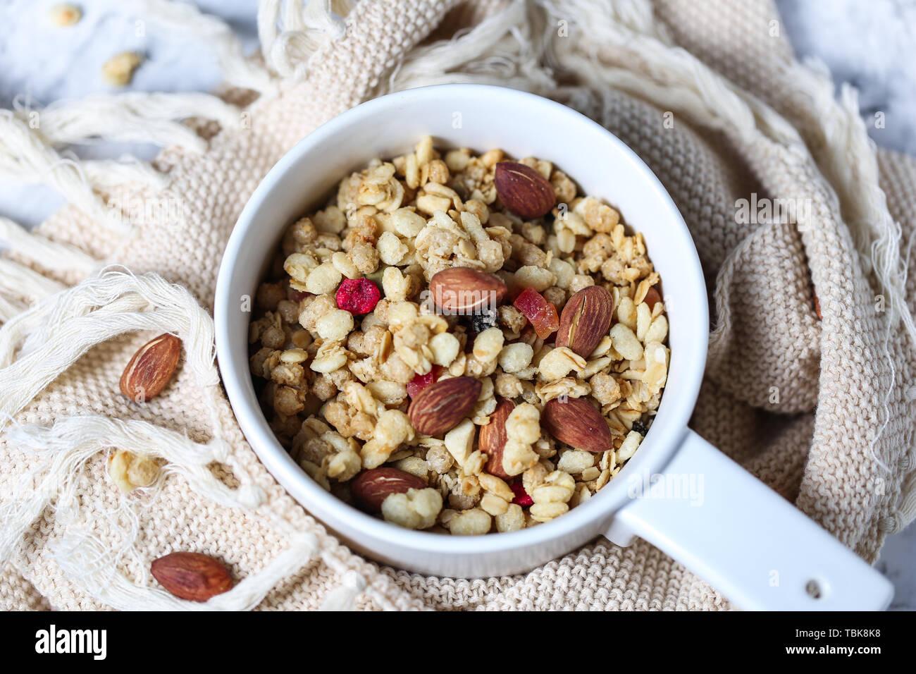 Ready-to-eat-Frühstück, Müsli, Nachos. Stockfoto