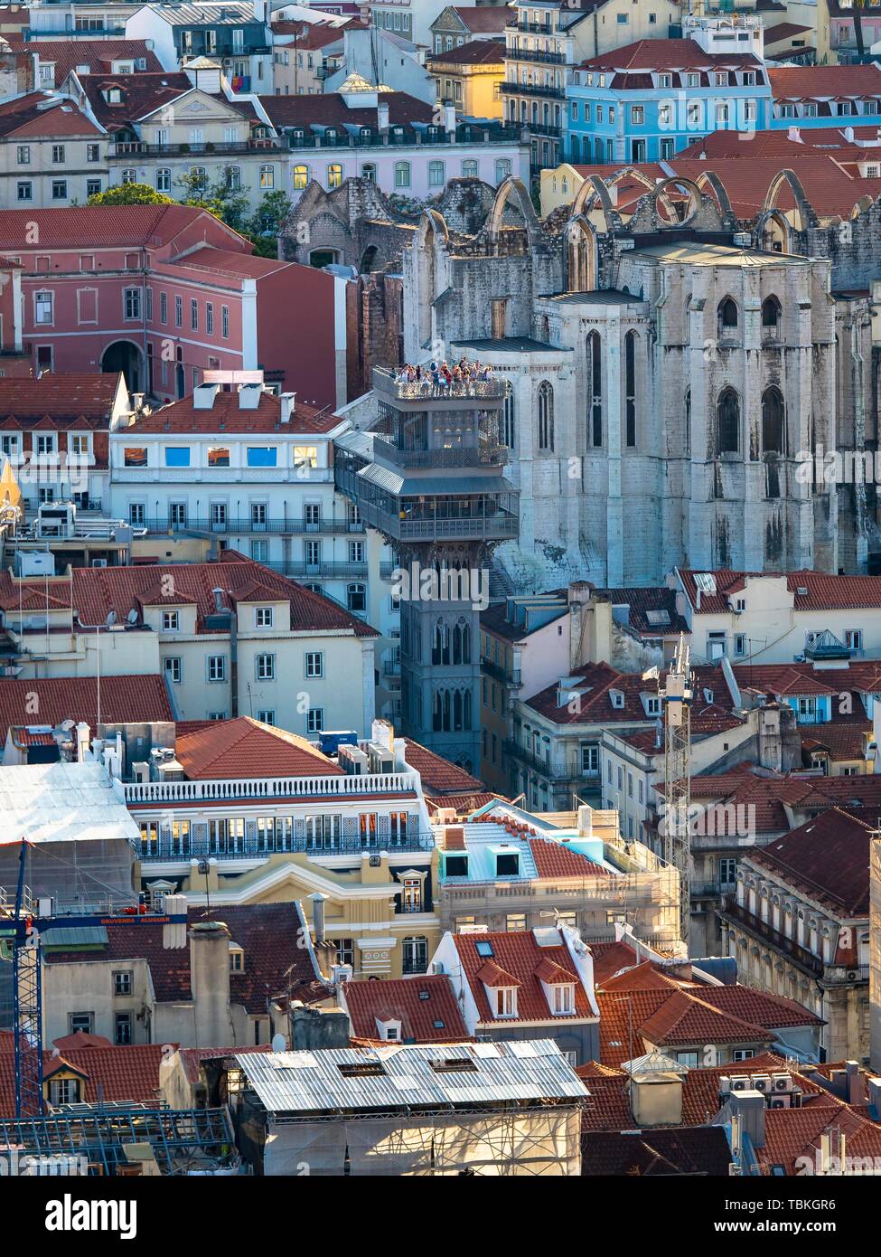 Blick auf die Stadt mit Aufzug Elevador de Santa Justa, Lissabon, Portugal Stockfoto