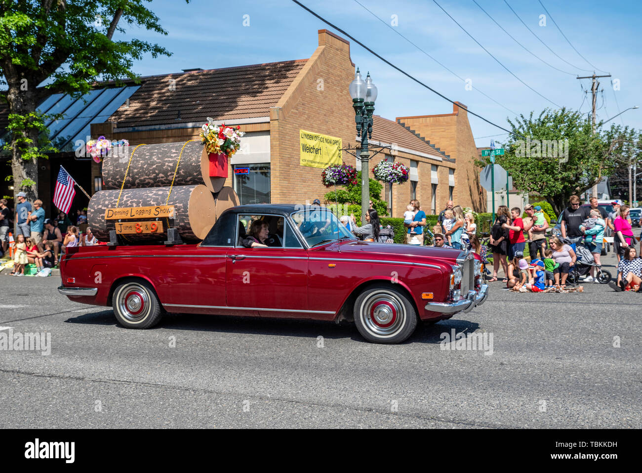 Rolls Royce Parade float für die deming Logging SHow im 2019 Lynden Landwirte Day Parade. Lynden, Washington Stockfoto