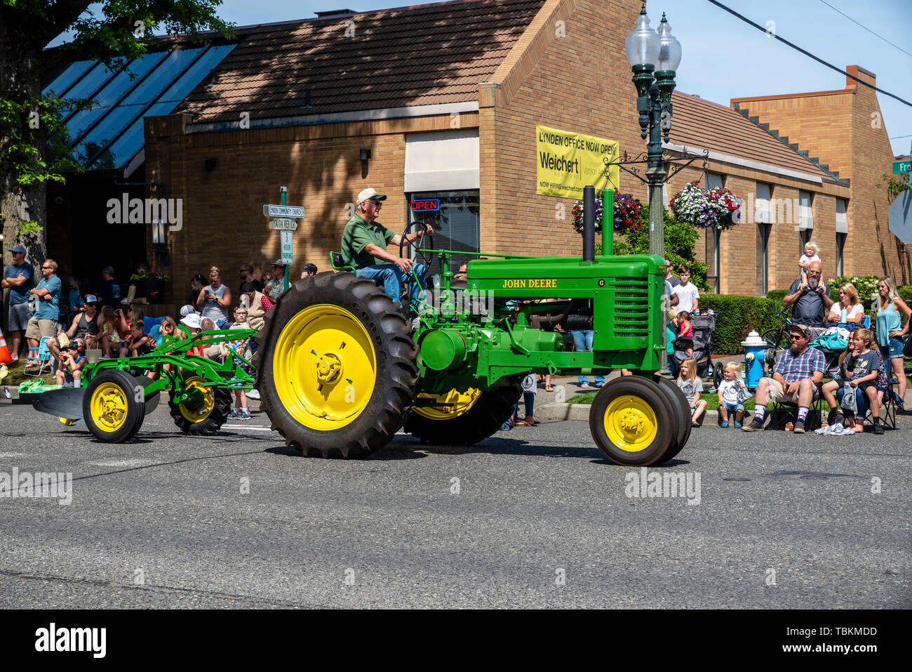 John Deere Modell G Traktor im 2019 Lynden Landwirte Day Parade. Lynden, Washington Stockfoto