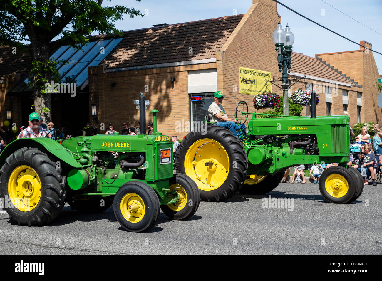 John Deere Traktoren der 2019 Lynden Landwirte Day Parade. Lynden, Washington Stockfoto