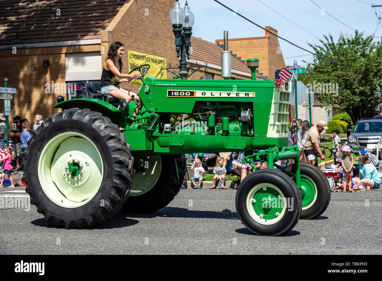 Oliver 1600 Traktor im 2019 Lynden Landwirte Day Parade. Lynden, Washington Stockfoto