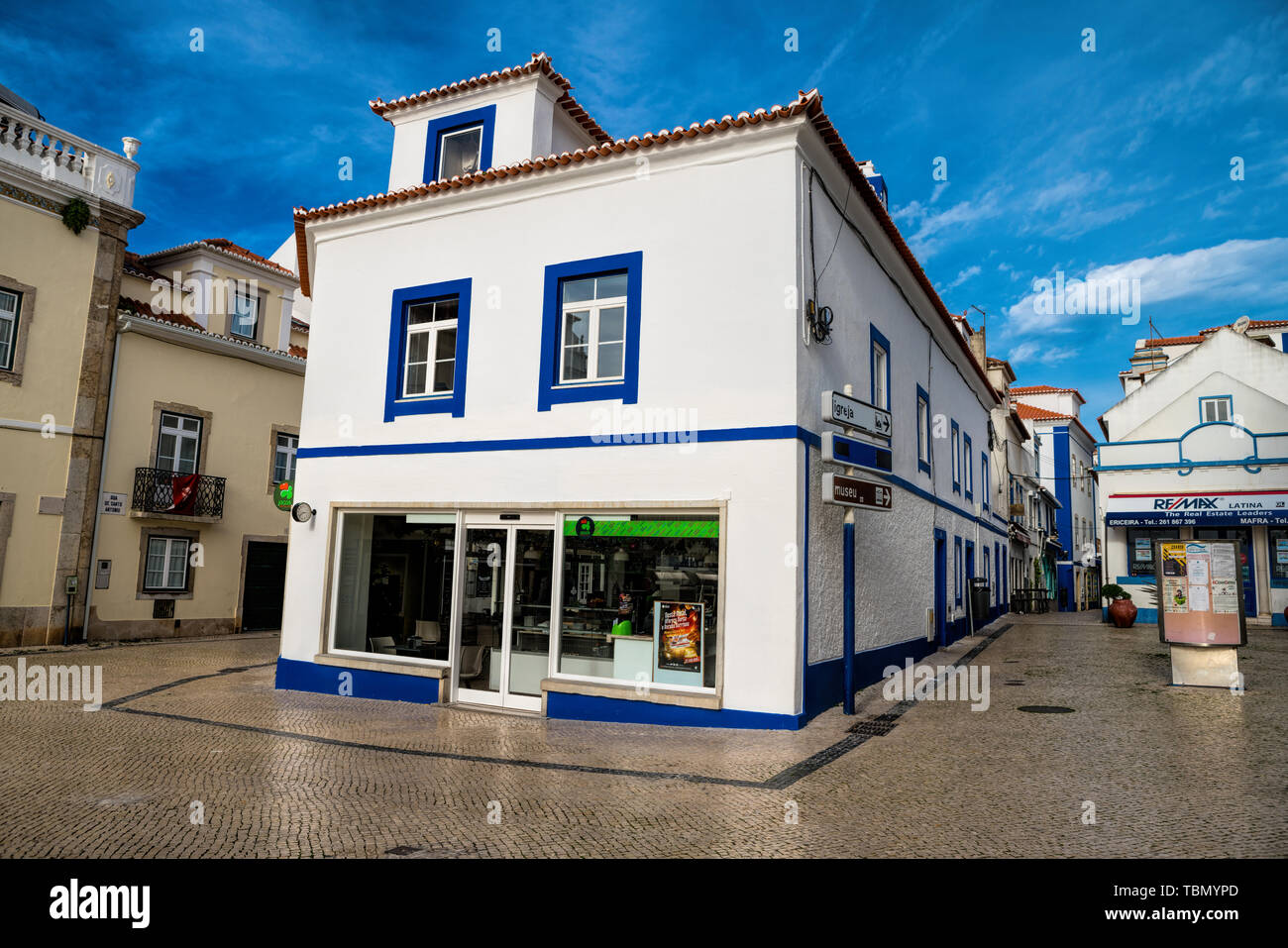 Typisch portugiesisches Haus bei Ericeira, Lissabon Region in Portugal. Ericeira ist eine Gemeinde und Seebad/Fischerdorf an der Westküste Stockfoto