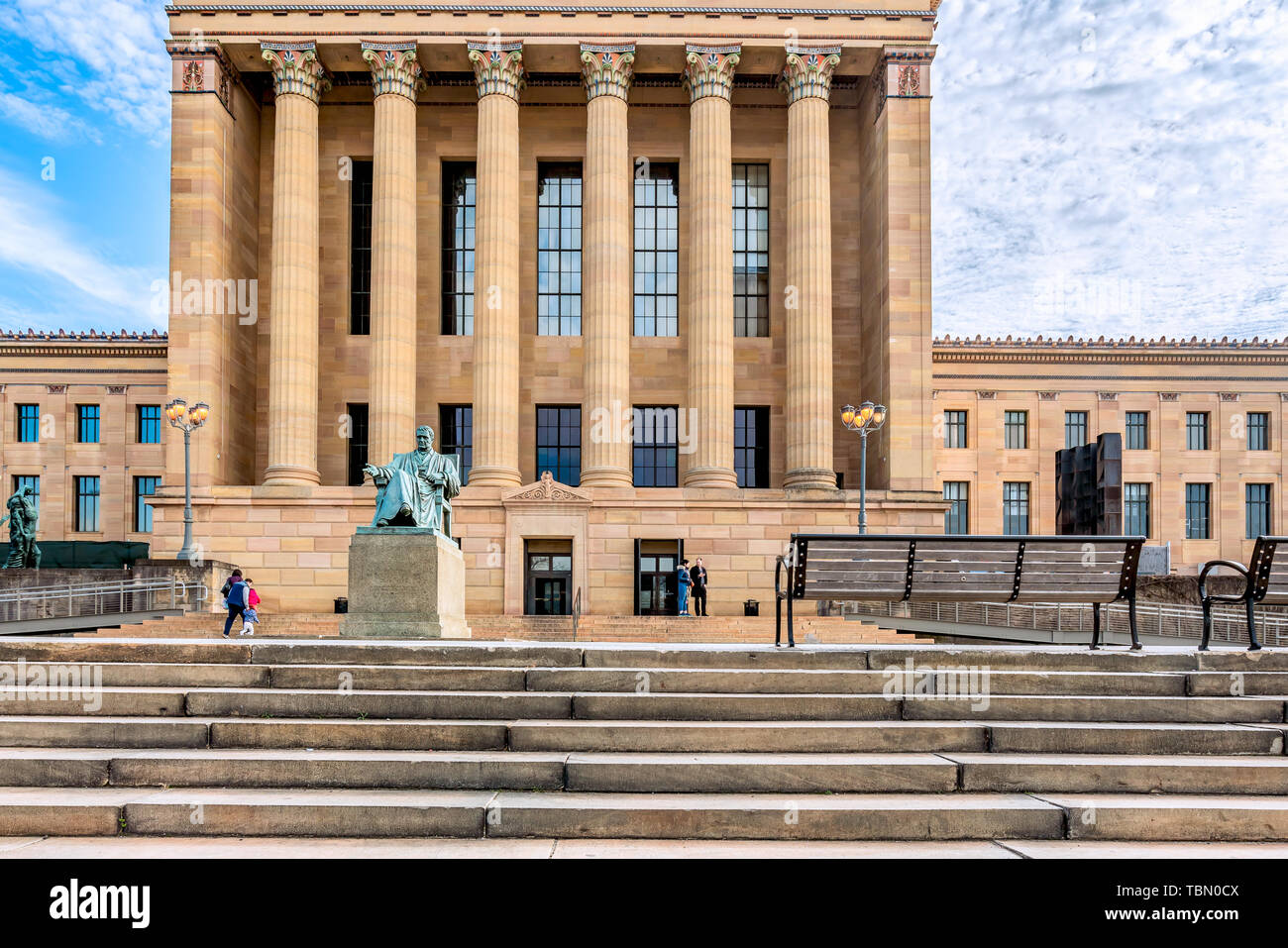 Philadelphia, Pennsylvania, USA - Dezember, 2018 - Sitzende Figur des Obersten Gerichtshofes der Vereinigten Staaten, John Marshall, William Wetmore Story, an Philade Stockfoto