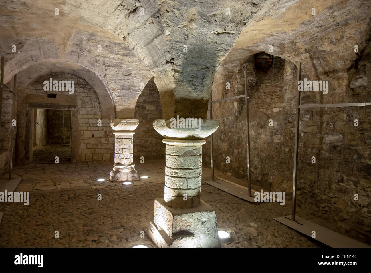 Zimmer von Underground House unter Straßen von Prag, tschechische Republik, die in den mittelalterlichen Zeiten begraben Überschwemmungen und die Krankheit zu mildern. Stockfoto