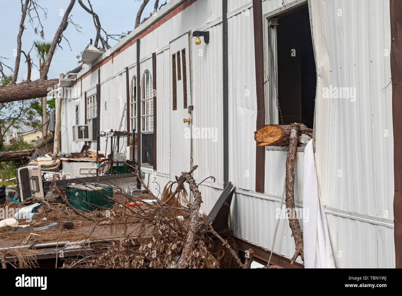 Mexiko Strand, Florida - Zerstörung von Hurrikan Michael ist sieben Monate weit verbreitet Nach der Kategorie 5 Sturm im Florida Panhandle. Stockfoto