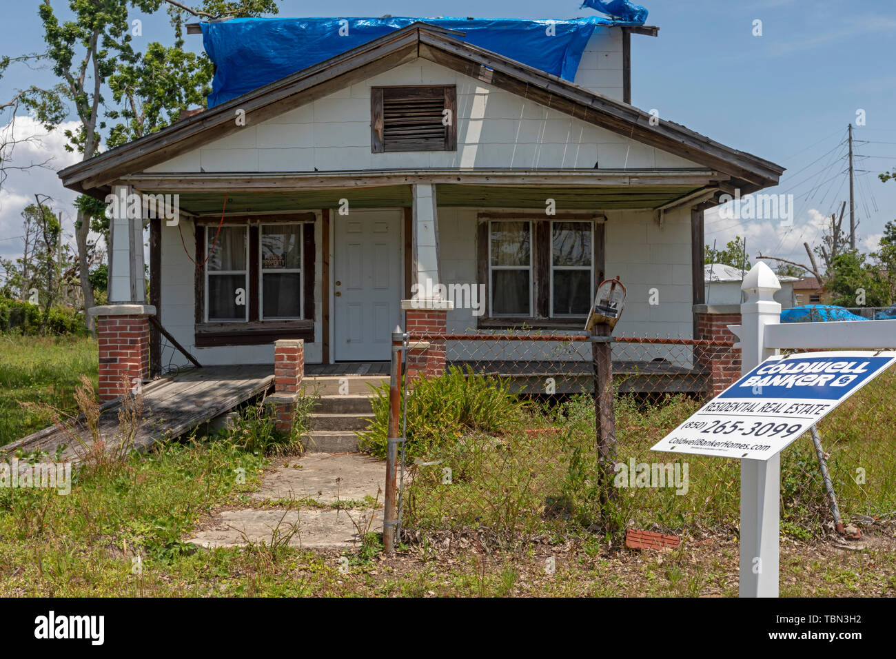 Panama City, Florida - Zerstörung von Hurrikan Michael ist weit verbreitet sind sieben Monate nach der Kategorie 5 Sturm im Florida Panhandle. Eine beschädigte h Stockfoto