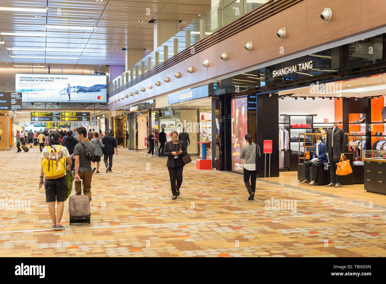 Singapur - Januar 13, 2017: moderne Interieur der Internationale Flughafen Changi in Singapur. Changi Airport dient mehr als 100 Fluggesellschaften, die 6. Stockfoto