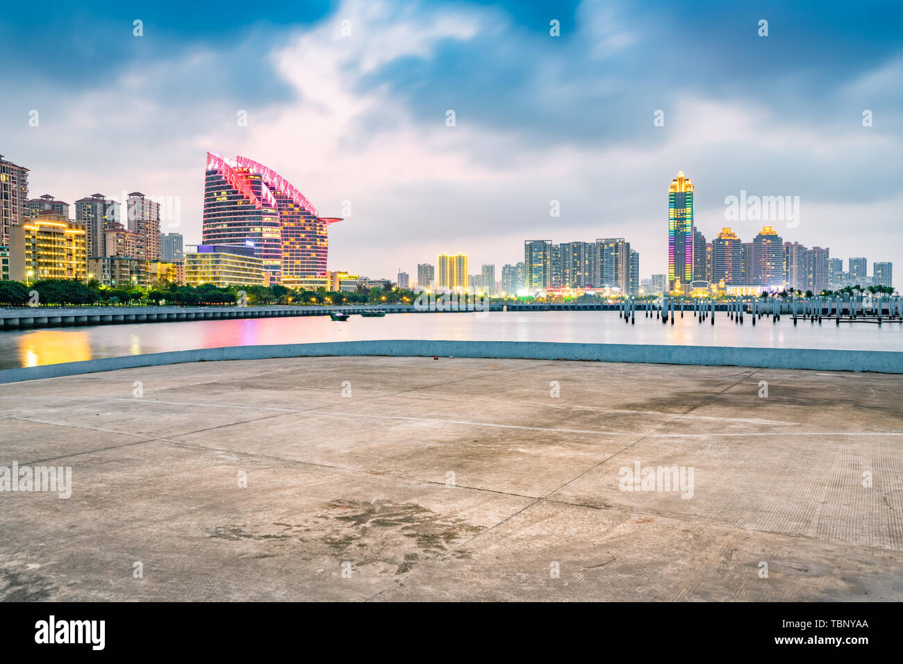 Stadt bei Nacht Jinsha Bay, Zhanjiang Stadt Stockfoto