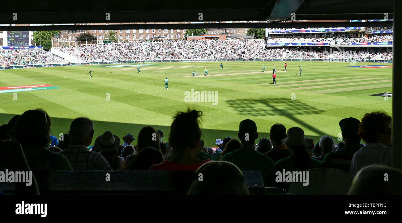 Kia Oval, London, UK. 2. Juni 2019. ICC World Cup Cricket, Südafrika gegen Bangladesh; allgemeine Ansicht der Boden während der Südafrikanischen Innings aus dem steht Credit: Aktion plus Sport/Alamy leben Nachrichten Stockfoto