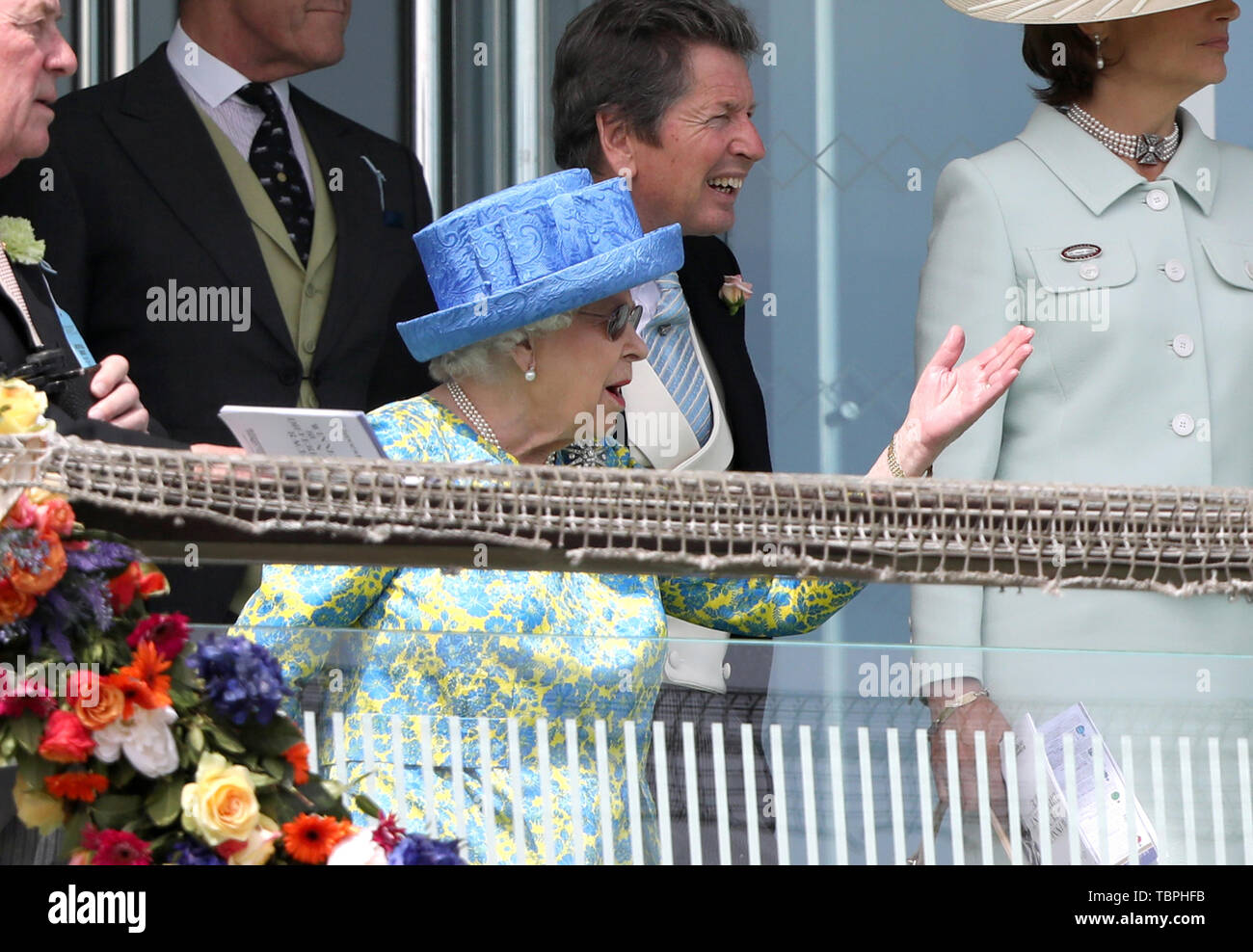 Königin Elizabeth II. Etwas an der Investec Epsom Derby Pferderennen, Epsom, Surrey, UK am 1. Juni 2019 animiert. Stockfoto