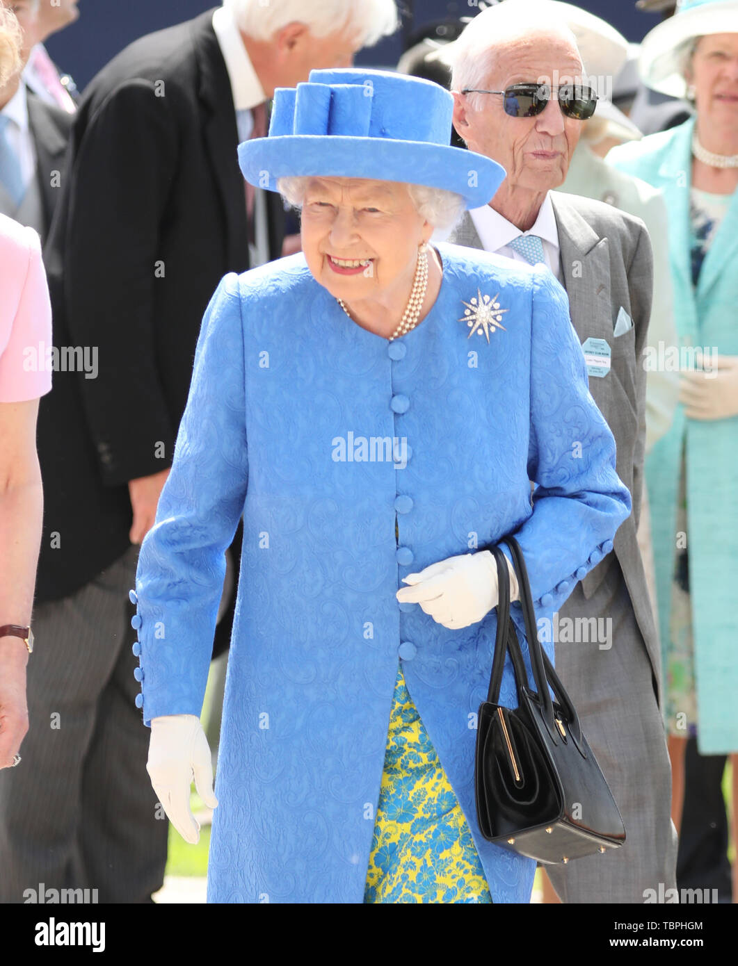 Queen Elizabeth II kommt an der Investec Epsom Derby Pferderennen, Epsom, Surrey, UK am 1. Juni 2019. Stockfoto