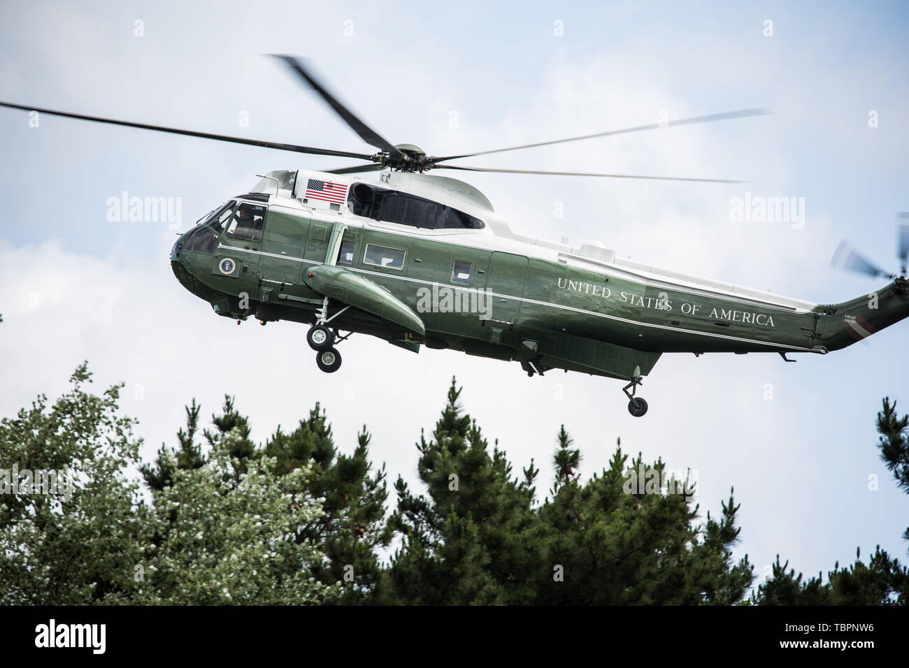 London, Großbritannien. 3. Juni, 2019. Einer der beiden Marine One US Marine Corps Sikorsky VH-60N White Hawk Hubschrauber, von denen eines der Präsident Trump, kommt an Winfield House, die offizielle Residenz des US-Botschafters in Großbritannien, vom Flughafen Stansted zu Beginn der US-Präsident auf Staatsbesuch in Großbritannien. Credit: Mark Kerrison/Alamy leben Nachrichten Stockfoto