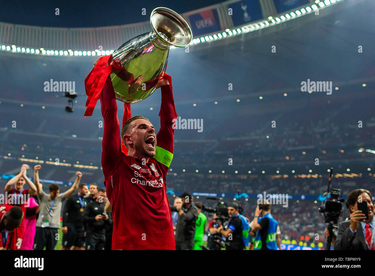 1. Juni 2019, Wanda Metropolitano Stadion, Madrid, Spanien; Finale der UEFA Champions League gegen Liverpool, Tottenham Hotspur FC; Jordanien Henderson von Liverpool feiert mit der UEFA Champions League Trophy Stockfoto
