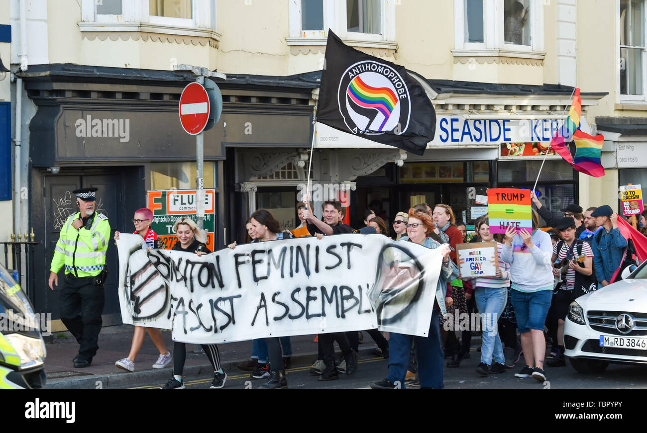 Brighton UK 3. Juni 2019 - Anti Donald Trump Demonstranten März durch Brighton City Centre Dieser Abend mit dem Präsidenten der Vereinigten Staaten von Amerika Besuch in Großbritannien im Laufe der nächsten Tage zusammenfallen. Foto: Simon Dack/Alamy leben Nachrichten Stockfoto