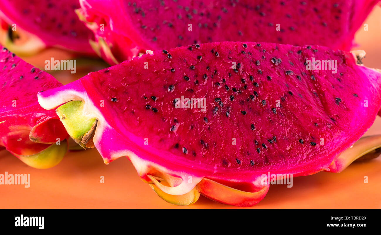 Red Dragon Obst auf den Teller Stockfoto