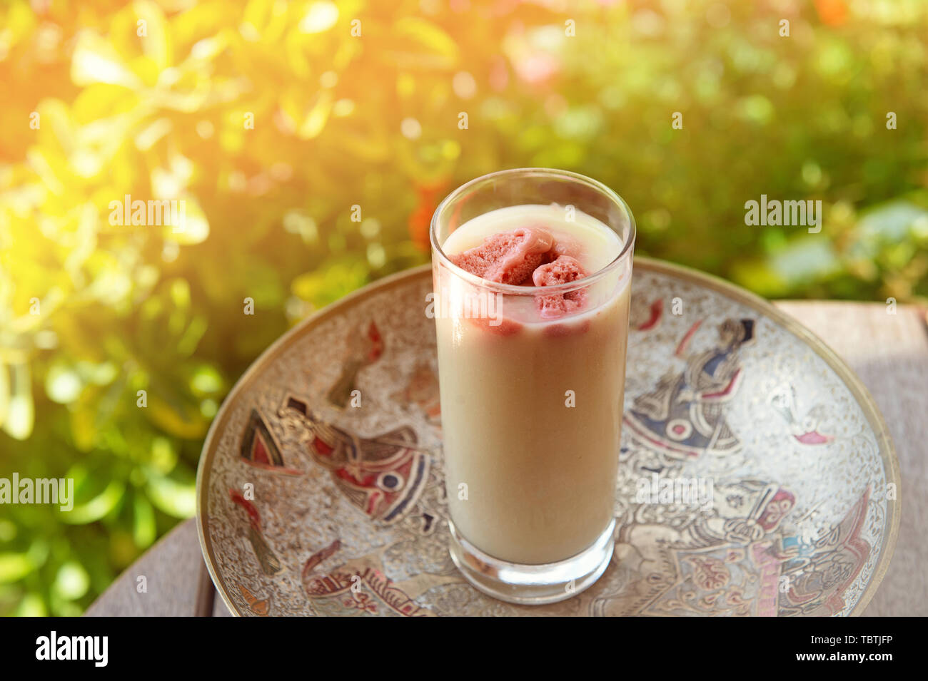 Boza. Traditionellen türkischen und albanischen trinken. Stockfoto