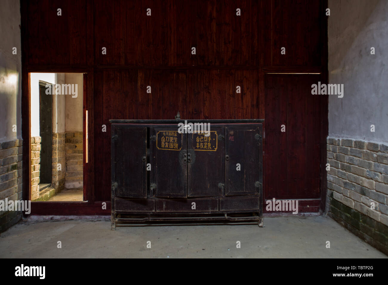 Leere altes Haus, Halle. Stockfoto