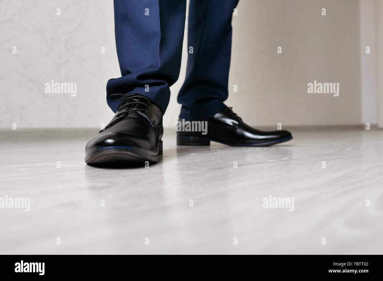 Männer Fuß in schwarze Schuhe close-up Stockfoto