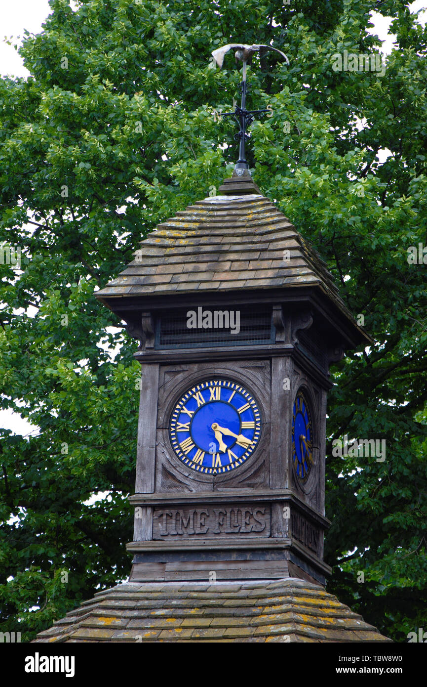 Die Zeit fliegt. Clock Tower im Hyde Park, London. Stockfoto