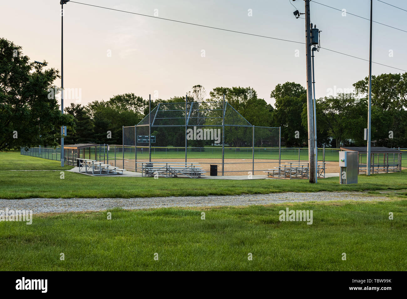 Ein Softball Feld in der Dämmerung warten die Tage spiele Stockfoto