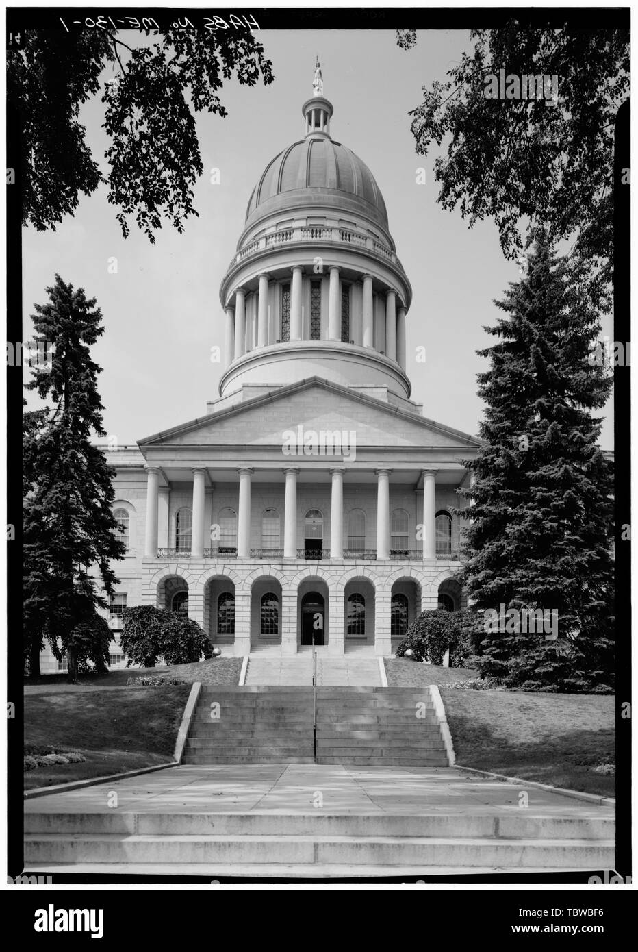 MAIN (SOUTH) ELEVATION Maine State House, State und Capitol Streets, Augusta, Kennebec County, ME Bulfinch, Charles King, William Williams, Revel Brigham und Spofford Hichborn, Charles S George A. Fuller Company Noble, W Clark Desmond, G Henri Boucher, Jack E Silverman, Eleni Kingsbury, Martha Reeves, F Blair Benninger, Christopher C Dana, Sally Goiran, Philip Jahncke, Davis L Gray, GH Borchers, Perry E Stockfoto