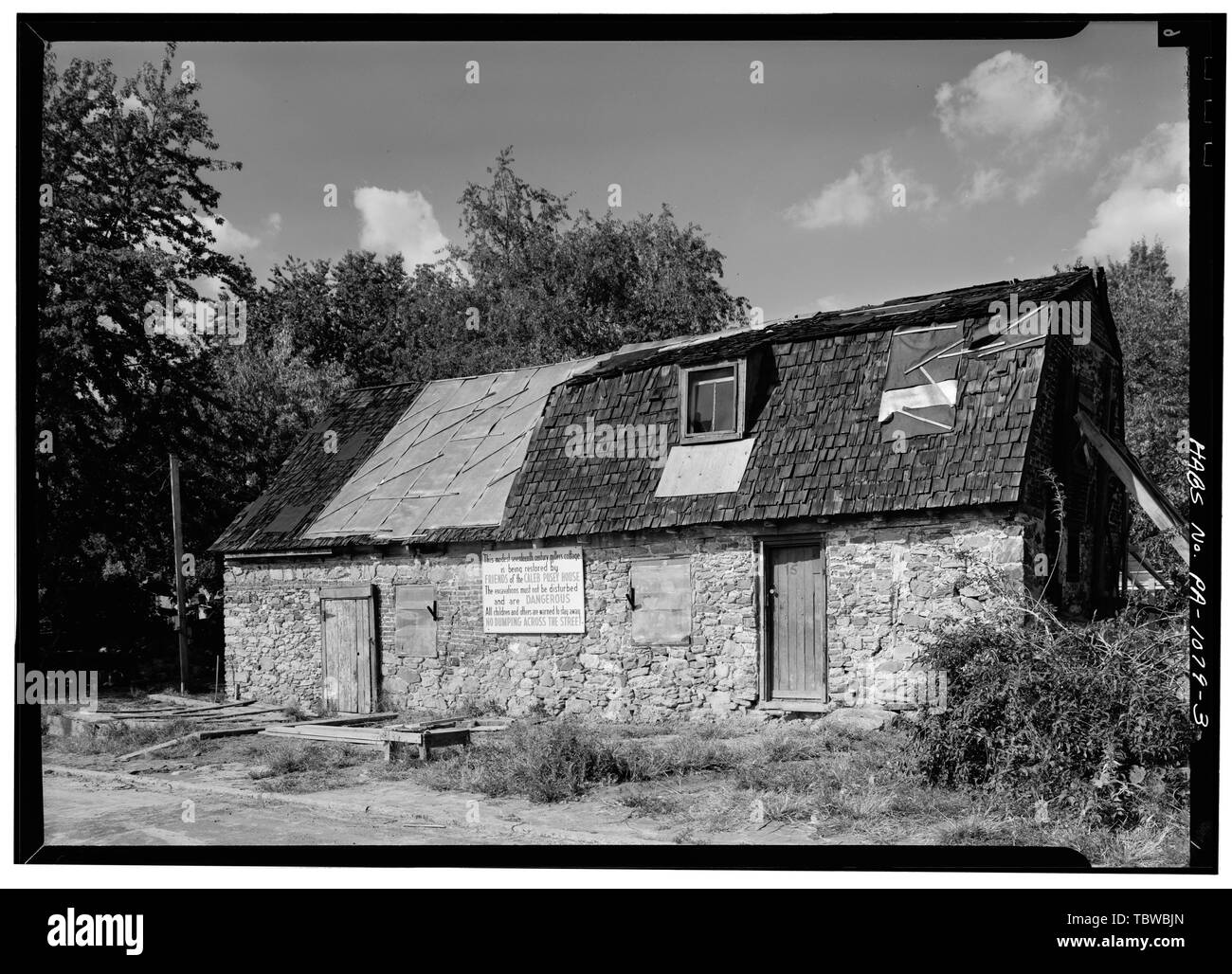 HAUPT- UND OSTHÖHEN VOR DER RESTAURIERUNG Caleb Pusey House, 15 Race Street (Landingford Plantation), Upland, Delaware County, PA Stockfoto