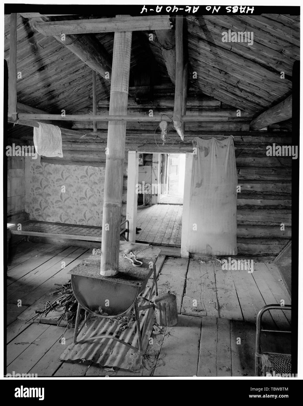 HAUPTKABINE, INNENANSICHT OST. Ed Biederman Fish Camp, Haupthütte, Yukon River, Eagle, Southeast Fairbanks Census Area, AK Stockfoto