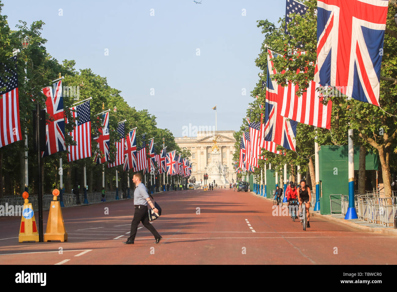 Die Mall mit Flaggen während einer dreitägigen Staatsbesuch geschmückt von Präsident Donald Trump nach Großbritannien. Stockfoto