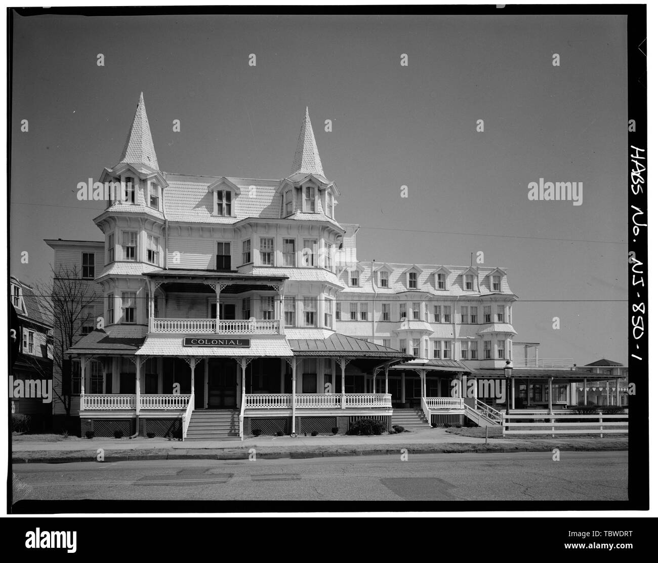 HAUPTFASSADE, ELEVATION Colonial Hotel, Beach and Ocean Avenues, Cape May, Cape May County, NJ Stockfoto