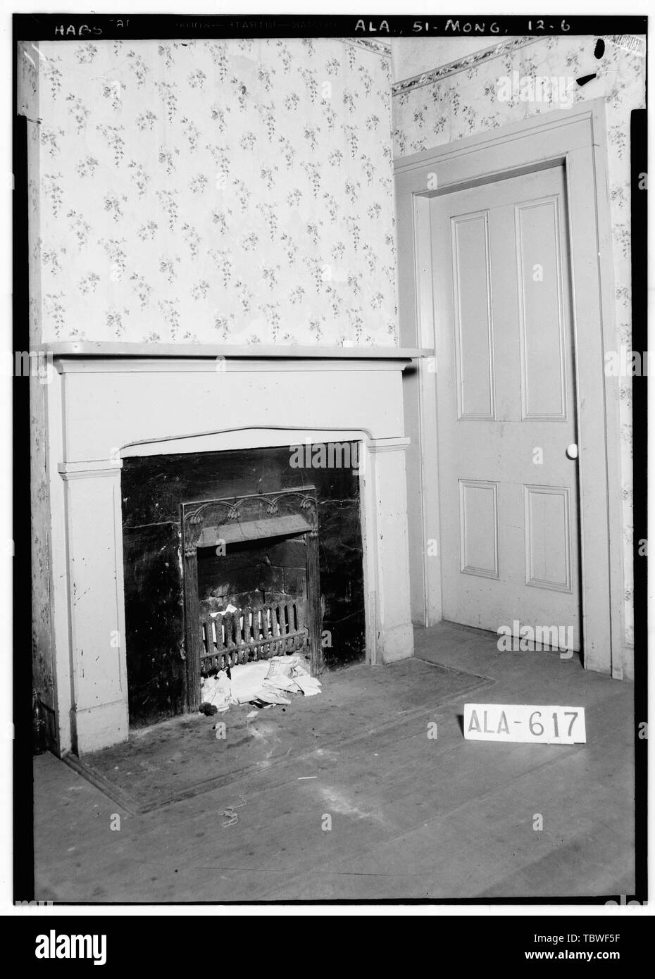 Historischer amerikanischer Gebäude Umfrage W. N. Manning, Fotograf, Juni 15, 1935, MANTEL UND TÜR BEHANDLUNG IN N. W. BETT ZIMMER, IM OBERGESCHOSS FitzpatrickSaffold House, 442 South McDonough Straße, Montgomery, Montgomery County, AL Stockfoto