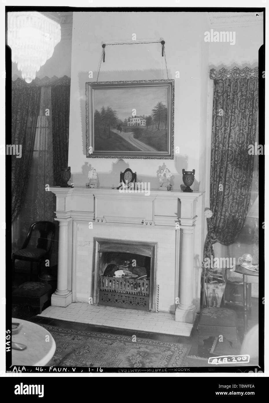 Historischer amerikanischer Gebäude Umfrage Alex Bush, Fotograf, 14. November 1936 MANTEL IN DER NORDWAND VON WOHNZIMMER Cedar Grove, Uniontown Straße, Faunsdale, Marengo County, AL Stockfoto