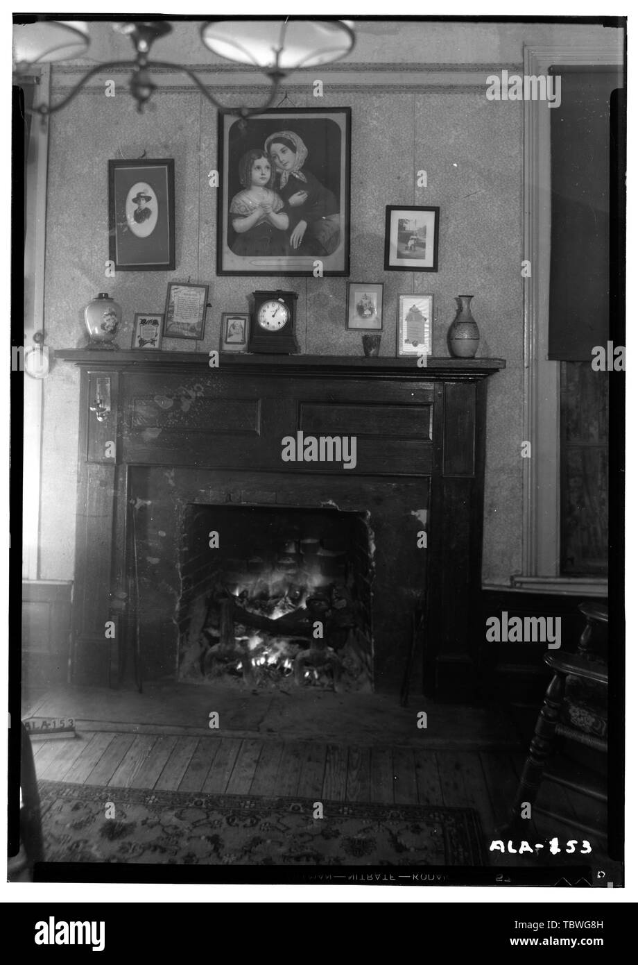 Historischer amerikanischer Gebäude Umfrage Alex Bush, Fotograf, 12. Dezember 1936 MANTEL IN DER SÜDWAND von BETT ZIMMER Magnolie-waldung, State Highway 25, Dayton, Marengo County, AL Stockfoto