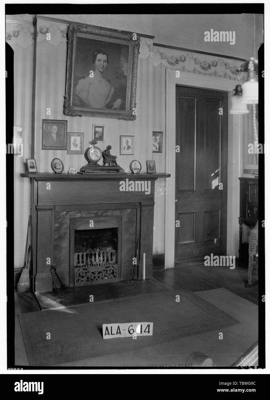 Historischer amerikanischer Gebäude Umfrage W. N. Manning, Fotograf, 23. Oktober 1935 MANTEL IN SOUTH WEST ZIMMER, ZWEITE ETAGE KenneworthMoffatt House, 405 South Hull Street, Montgomery, Montgomery County, AL Stockfoto