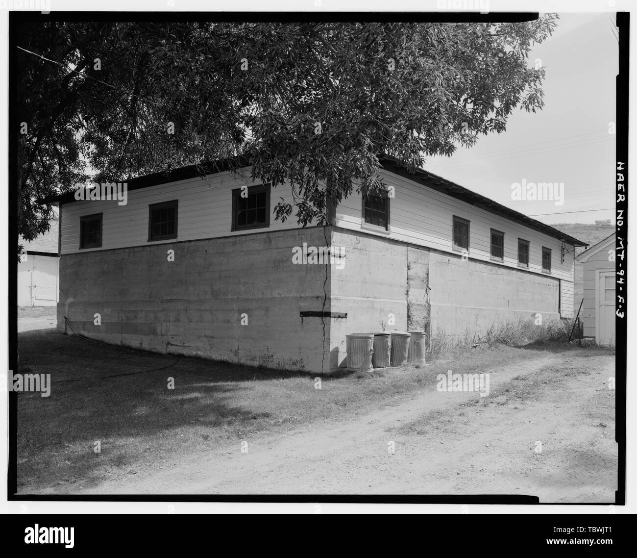 Die Mechaniker in der Garage. Nord- und Westseite. Blick nach Südosten. Holter Wasserkraftwerks, Mechanic's Garage, Ende der Holter Dam Road, Wolf Creek, Lewis und Clark County, MT. Stockfoto