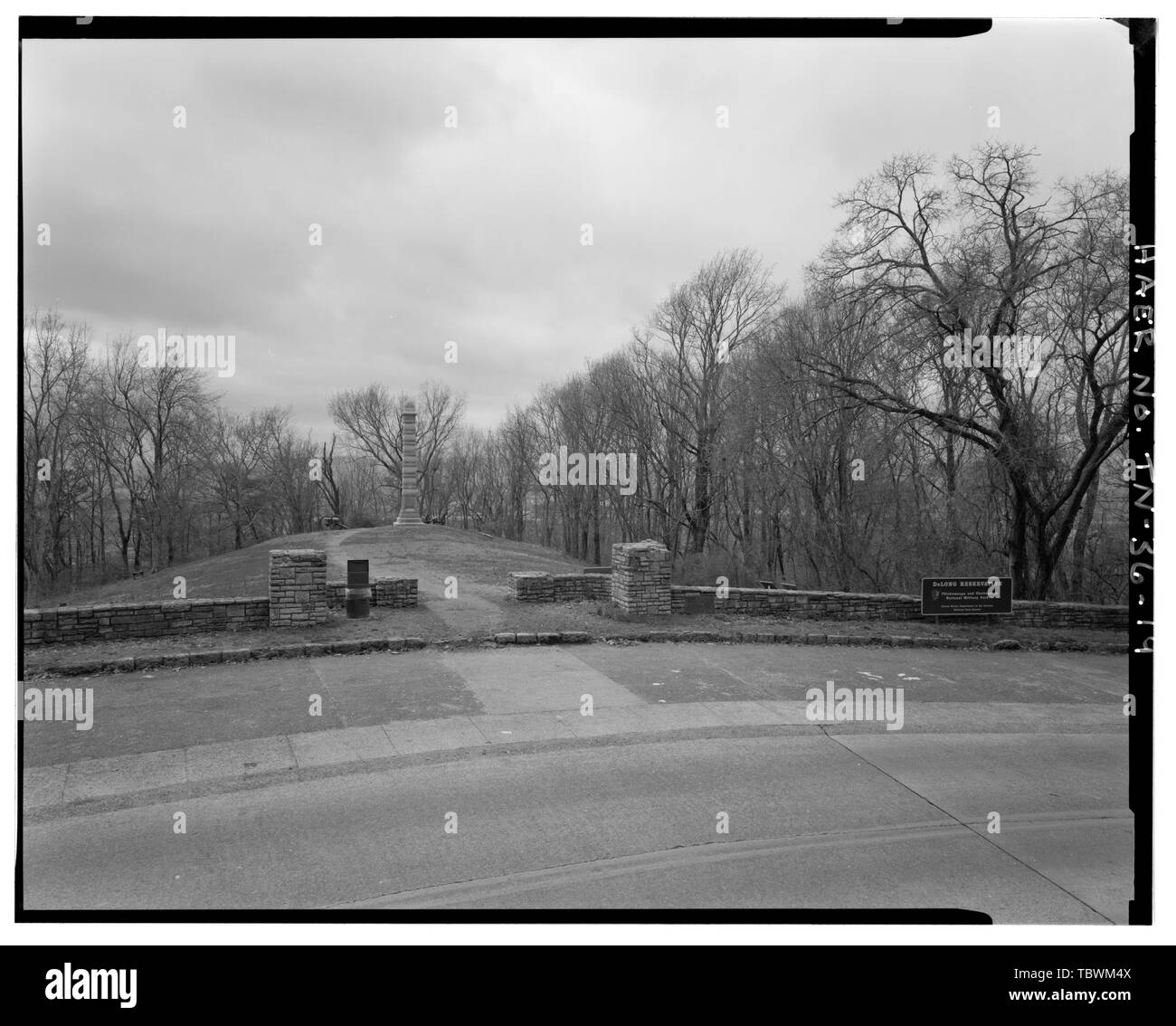 Missionarische RIDGE, DELONG RESERVIERUNG, ZWEITE MINNESOTA MONUMENT. Anzeigen WNW. Chattanooga National Military Park Tour Straßen, Chattanooga, Hamilton County, TN US-Krieg National Park Service Davis, Tim, Historiker Brooks, Peter, Feld team Projektleiter Croteau, Todd, Projektleiter Junge, Kelly, Sender Stockfoto