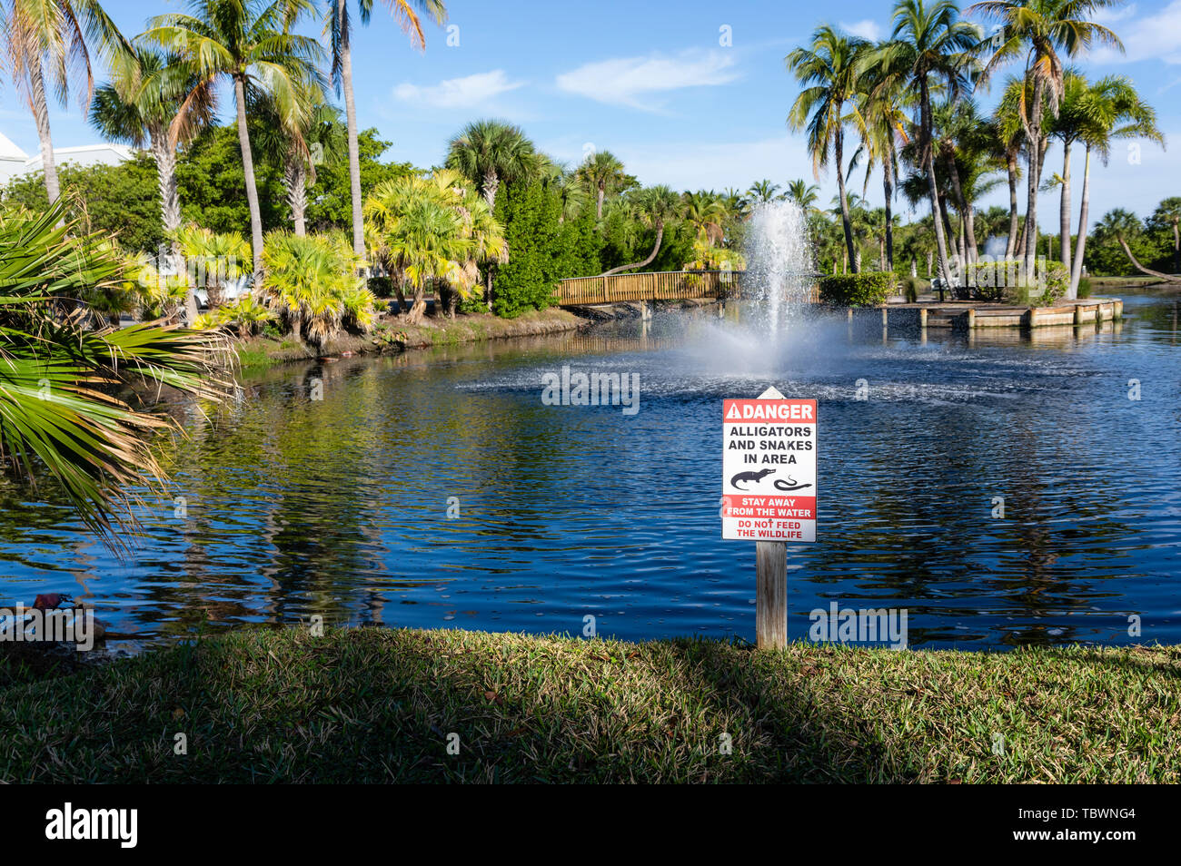 Warnschild an einem Teich in South Seas Island Resort. Captiva Island, Florida Stockfoto