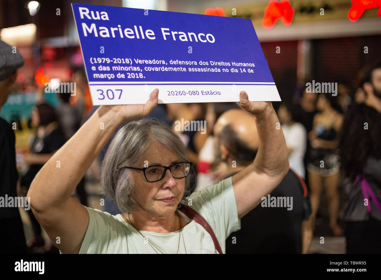 Campinas, Brasilien, 30. Mai 2019. Frau hält ein Schild mit der Aufschrift "Arielle Franco', Menschenrechtler und womancouncil im März 2018 ermordet Stockfoto