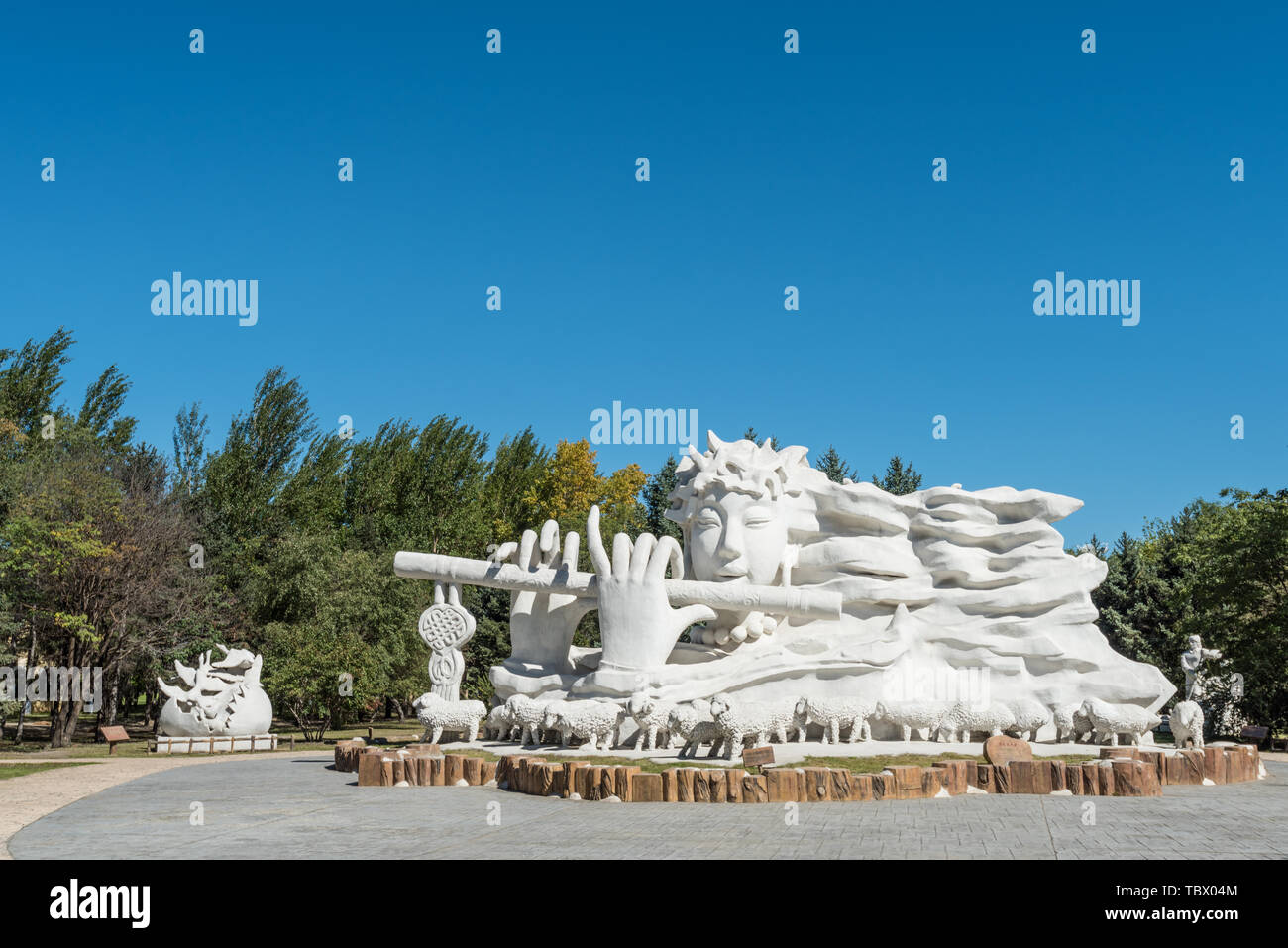 Skulptur von Sun Island landschaftlich reizvollen Gegend Plaza im Herbst Sonniger Tag in Harbin, China Stockfoto