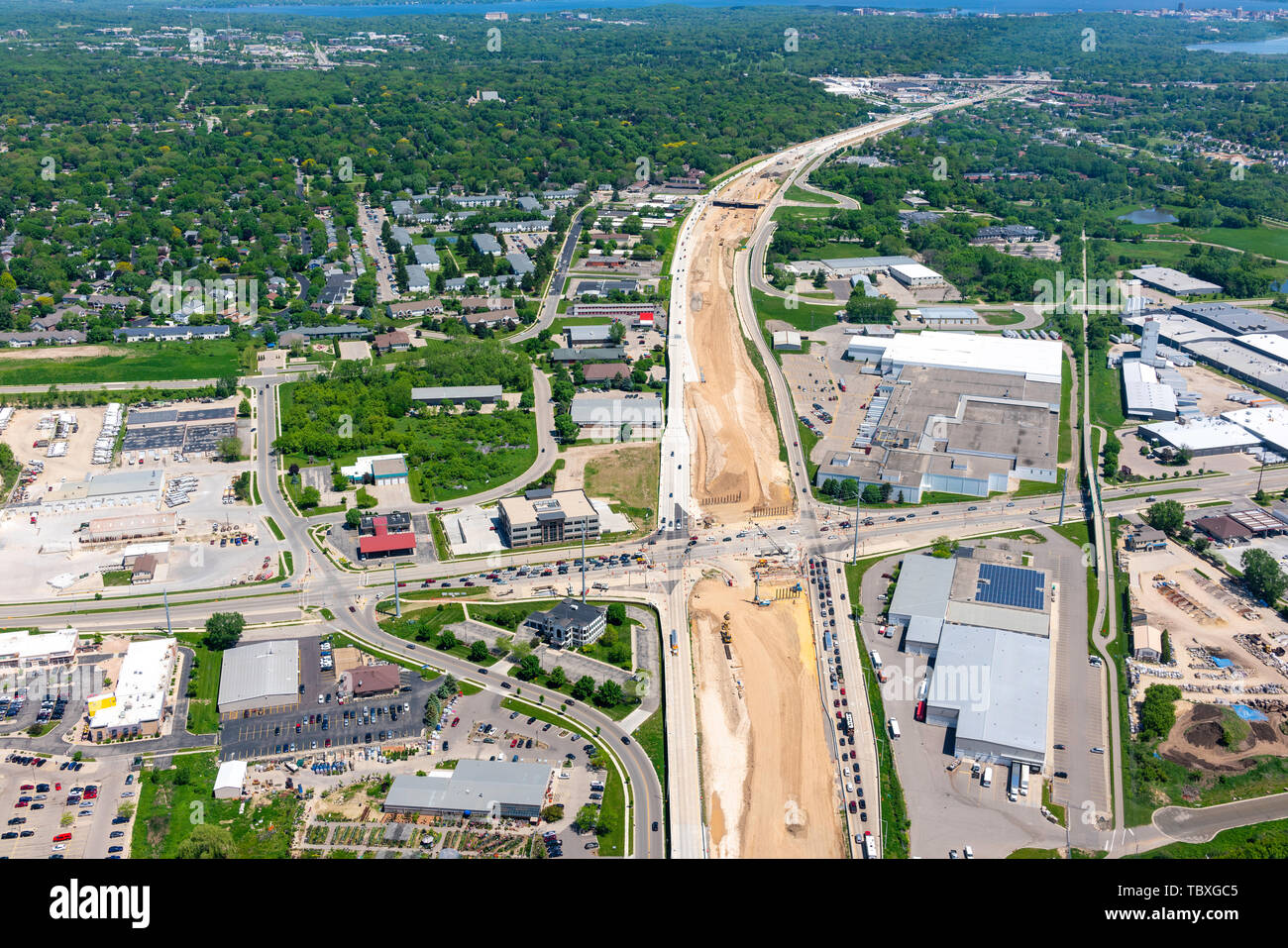 Luftaufnahme des Highway 12/Verona Straßenbau an der Kreuzung von Highway 12 und McKee Straße. Stockfoto